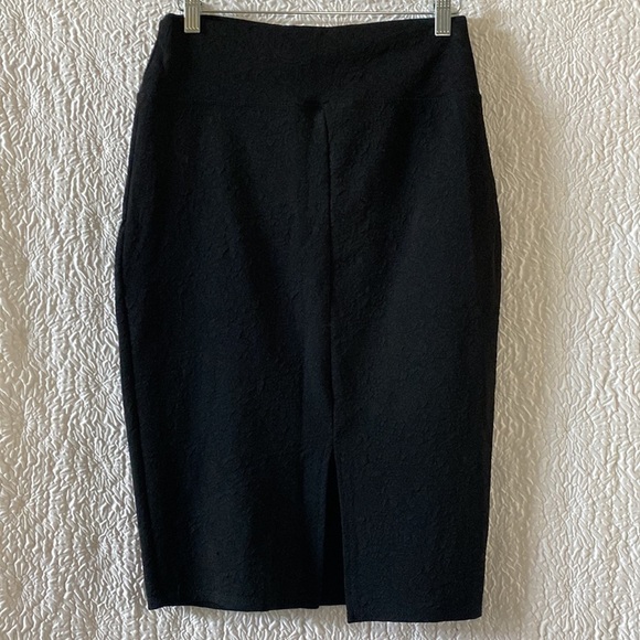 I'm In Love With Derek Heart Textured Midi Pencil Skirt - Picture 2 of 5